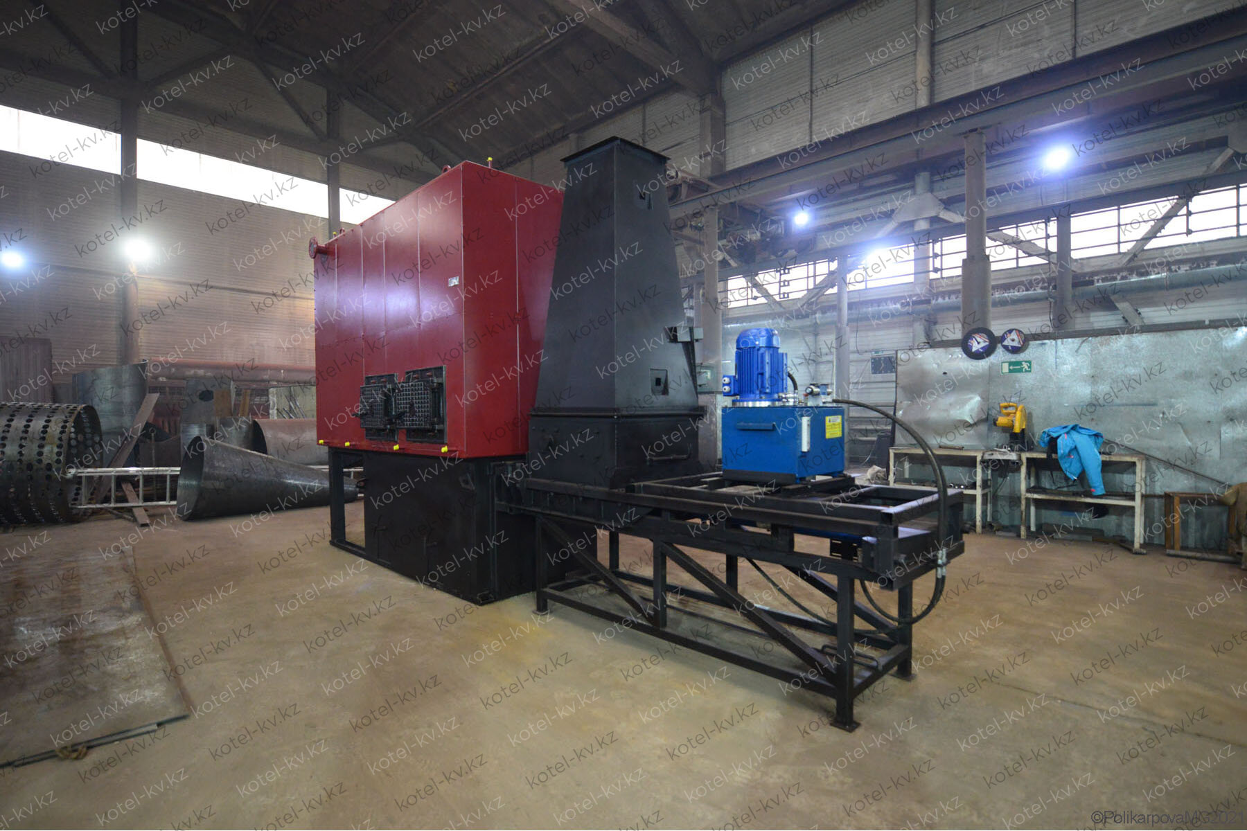 Промышленный водогрейный твердотопливный котел